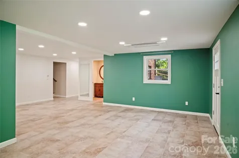 98 N Pinecrest Lane Hendersonville NC 28739