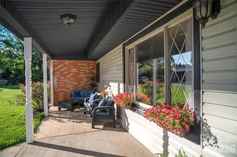 98 N Pinecrest Lane Hendersonville NC 28739