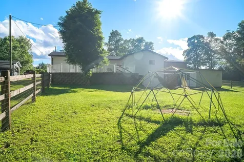 98 N Pinecrest Lane Hendersonville NC 28739