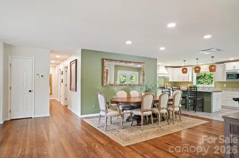 98 N Pinecrest Lane Hendersonville NC 28739