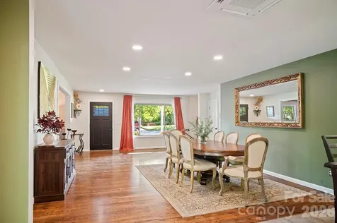 98 N Pinecrest Lane Hendersonville NC 28739