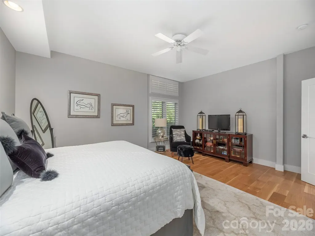 34 Dover Street Asheville NC 28804