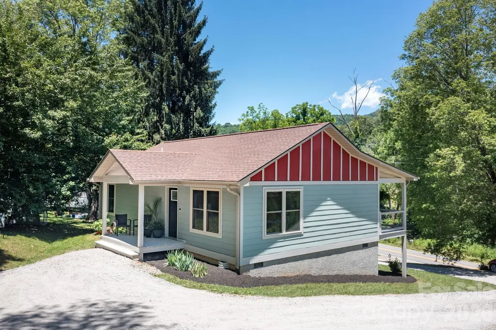 2546 Old Clyde Road Clyde NC 28721