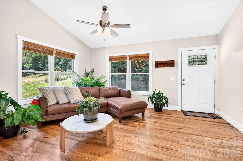 2546 Old Clyde Road Clyde NC 28721