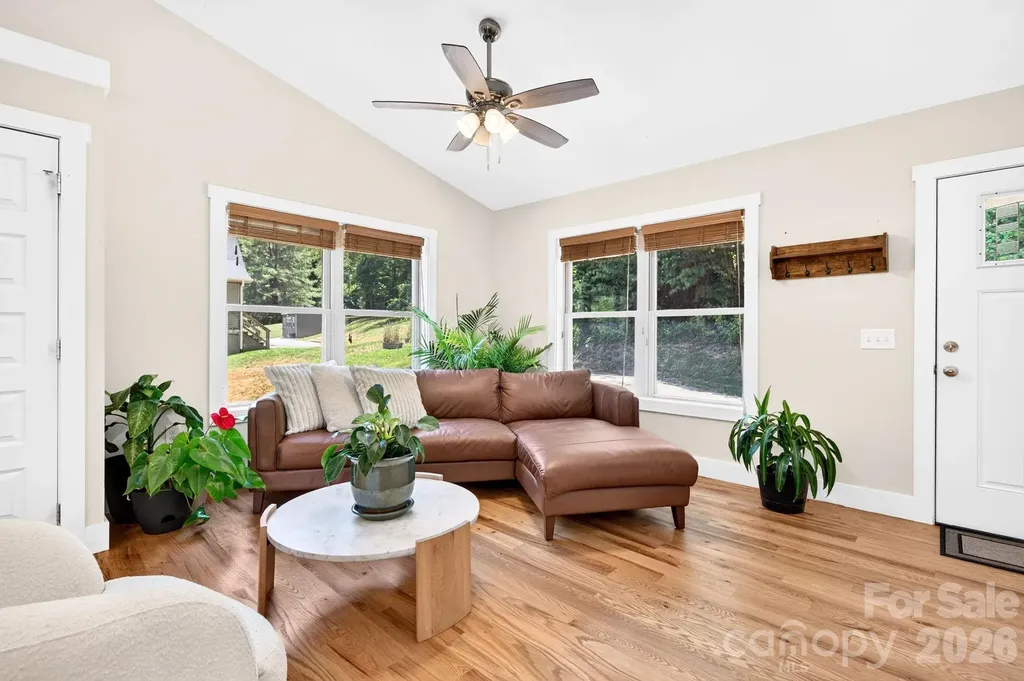 2546 Old Clyde Road Clyde NC 28721