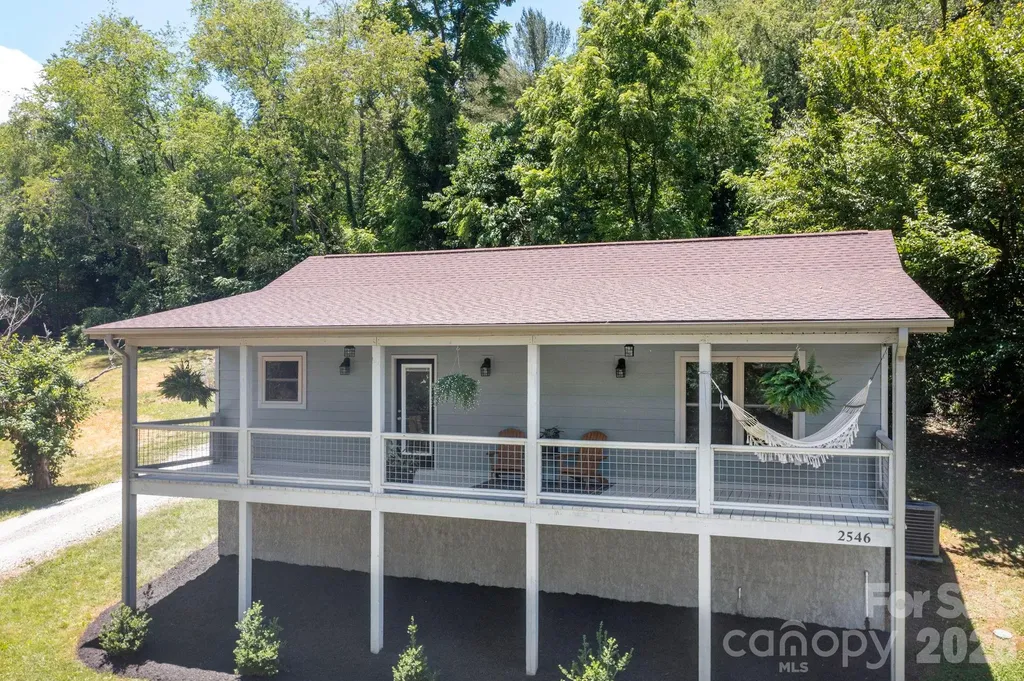 2546 Old Clyde Road Clyde NC 28721