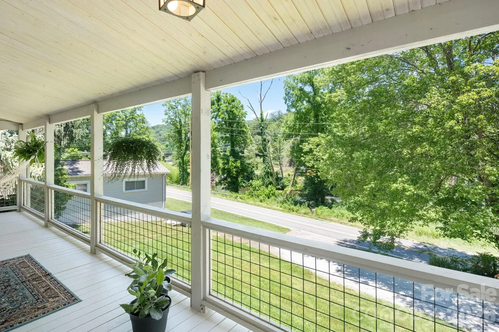 2546 Old Clyde Road Clyde NC 28721