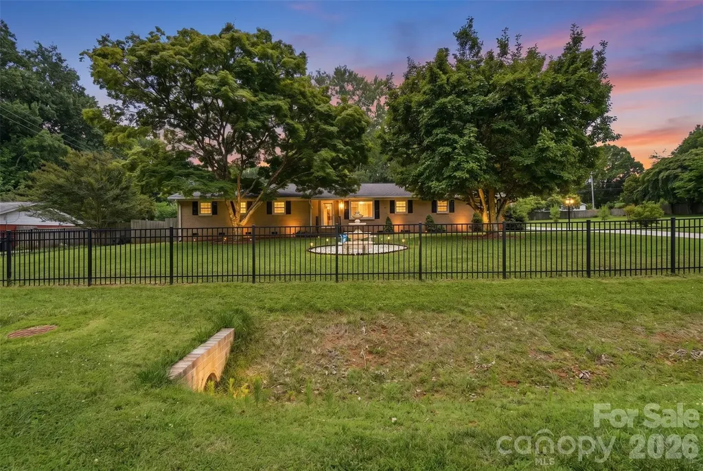 6108 Mallard Drive Charlotte NC 28227