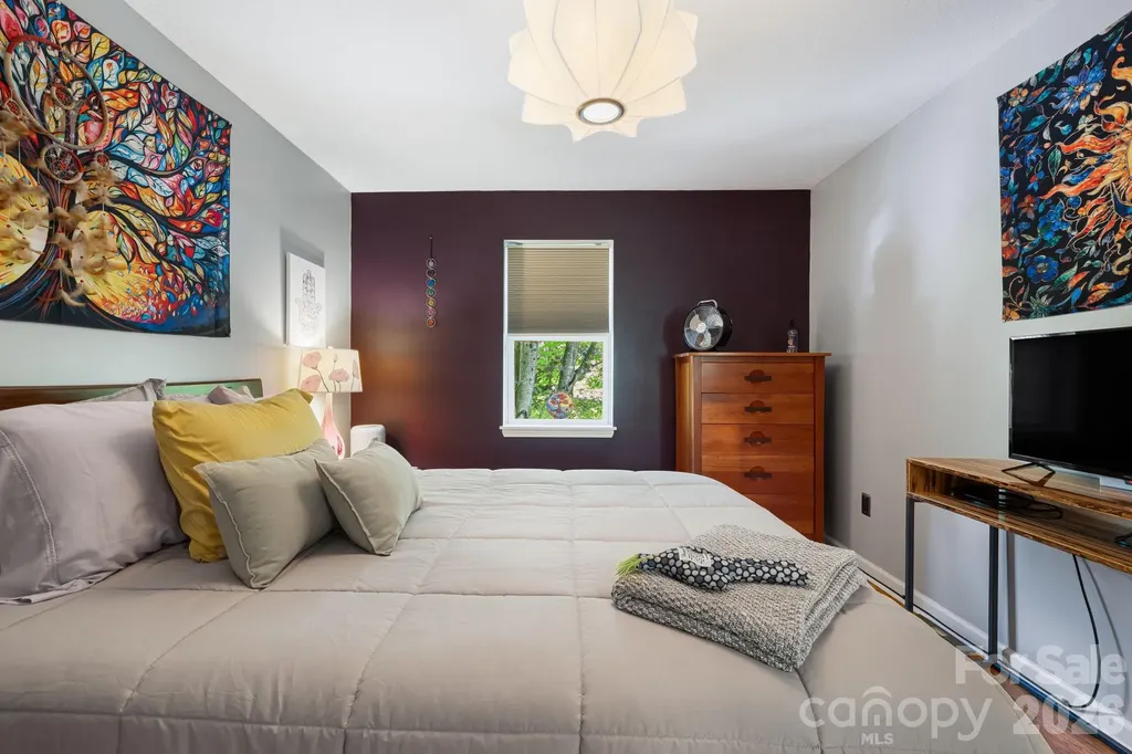 72 Owens Bell Lane Asheville NC 28801