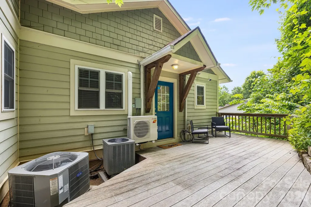 72 Owens Bell Lane Asheville NC 28801