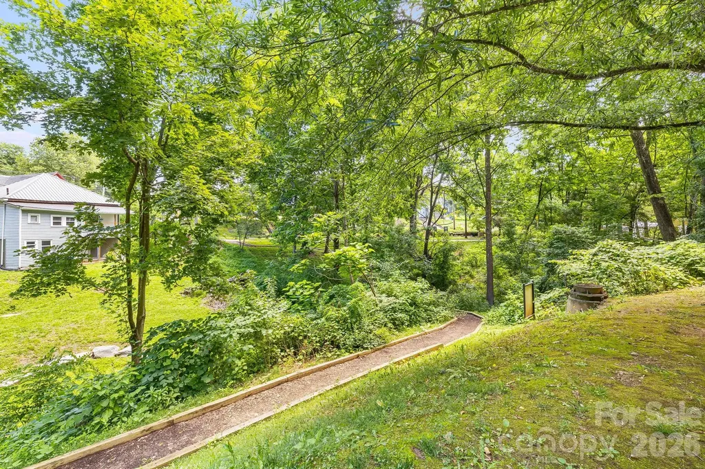 72 Owens Bell Lane Asheville NC 28801