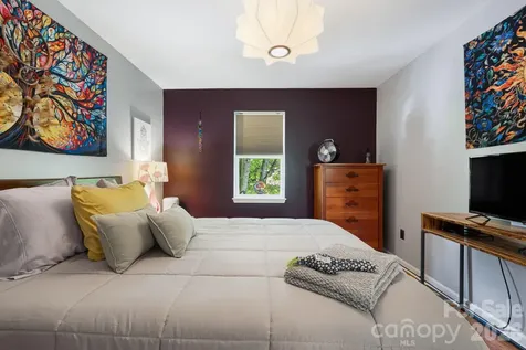 72 Owens Bell Lane Asheville NC 28801