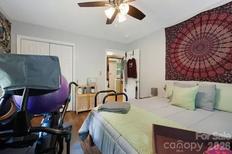 72 Owens Bell Lane Asheville NC 28801