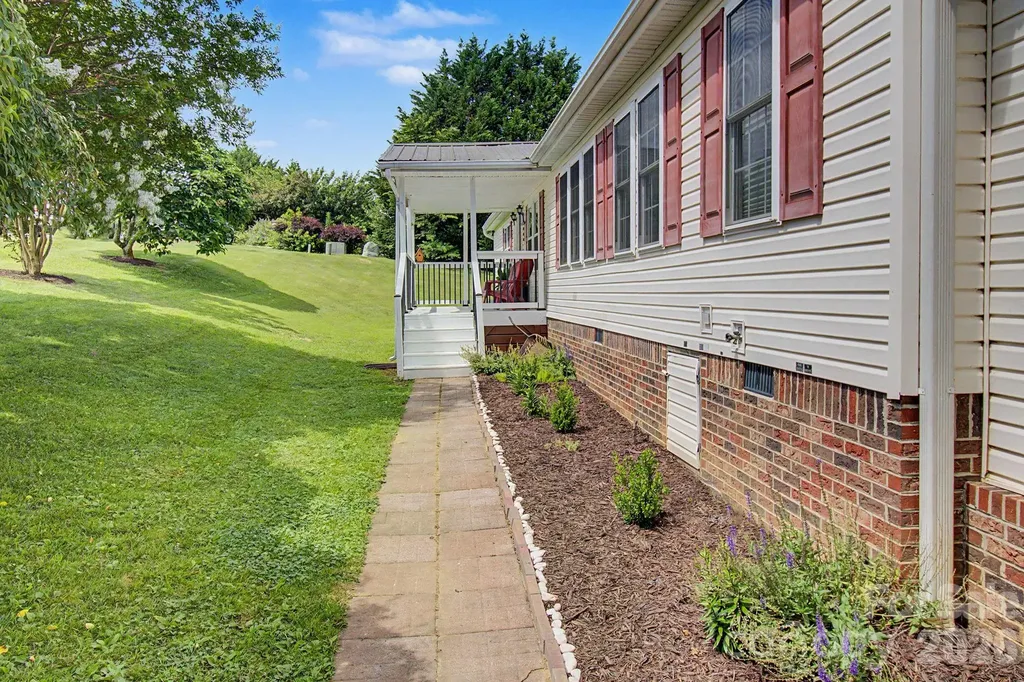 22 Sweet Briar Path Way Hendersonville NC 28792