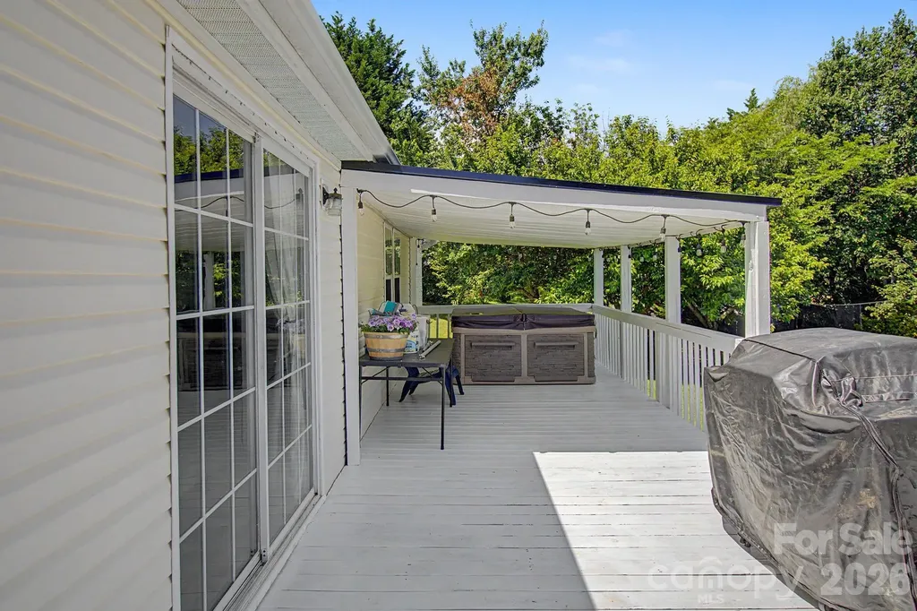 22 Sweet Briar Path Way Hendersonville NC 28792