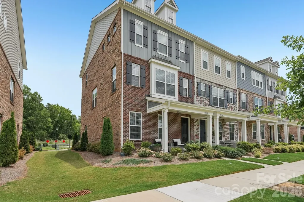 10122 Hemingway Place Charlotte NC 28227