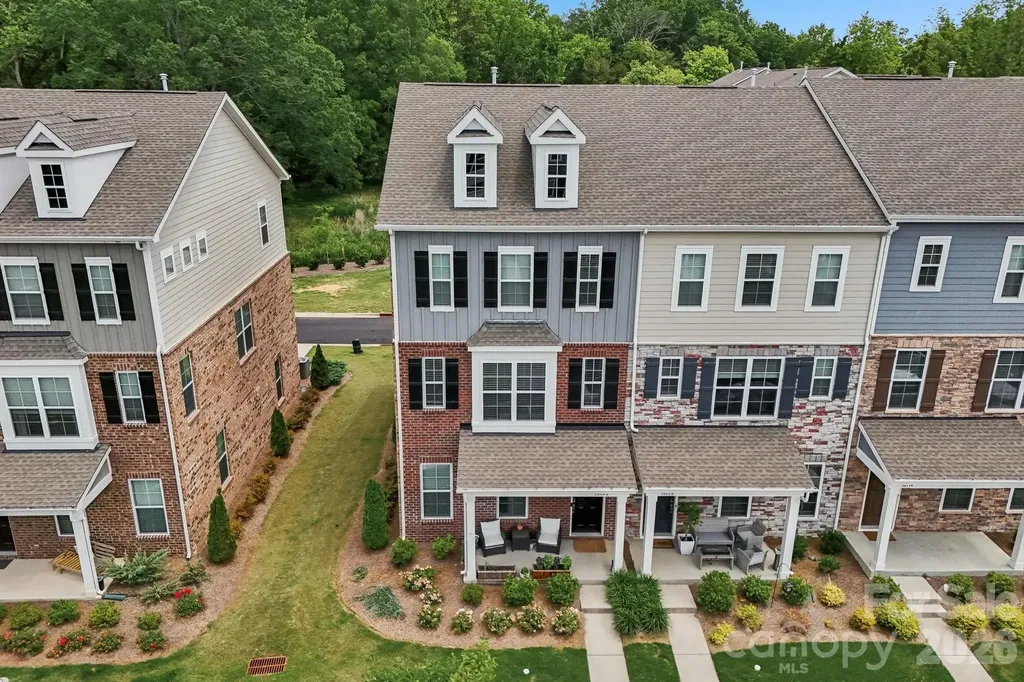 10122 Hemingway Place Charlotte NC 28227
