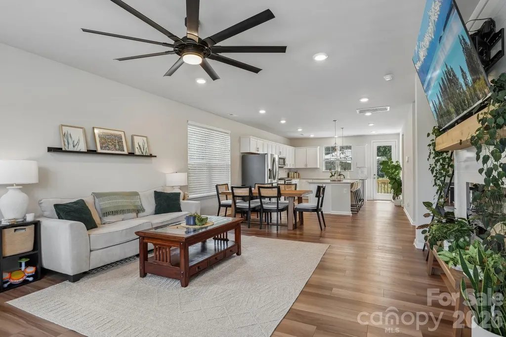 10122 Hemingway Place Charlotte NC 28227