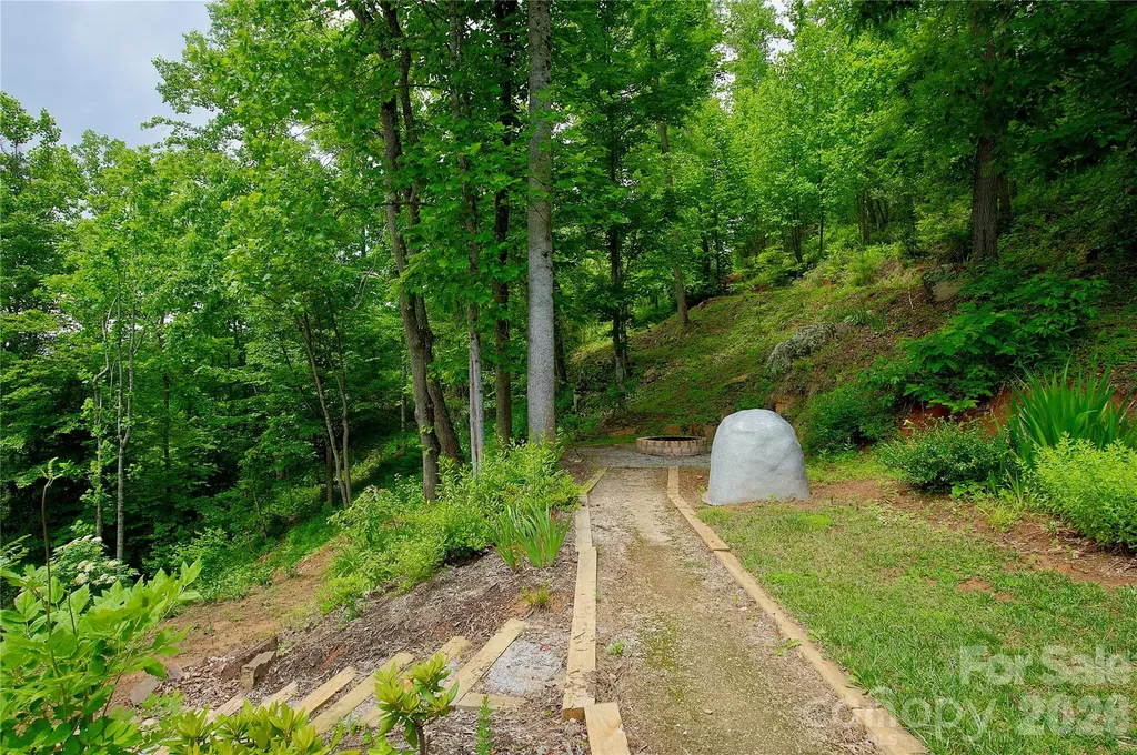 2825 Harrell Hill Road Bakersville NC 28705