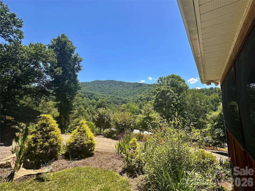 2825 Harrell Hill Road Bakersville NC 28705