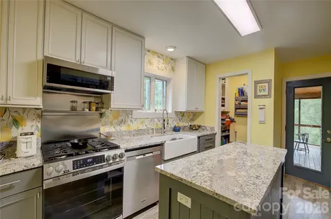 2825 Harrell Hill Road Bakersville NC 28705