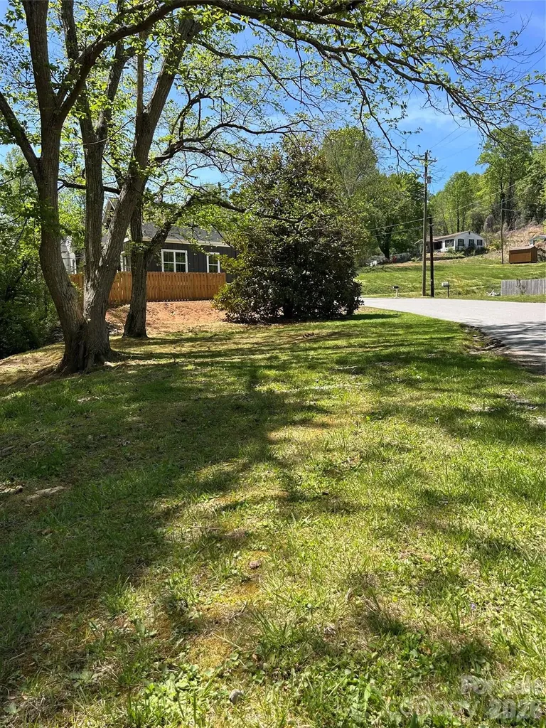 128 W Orchard Street Old Fort NC 28762