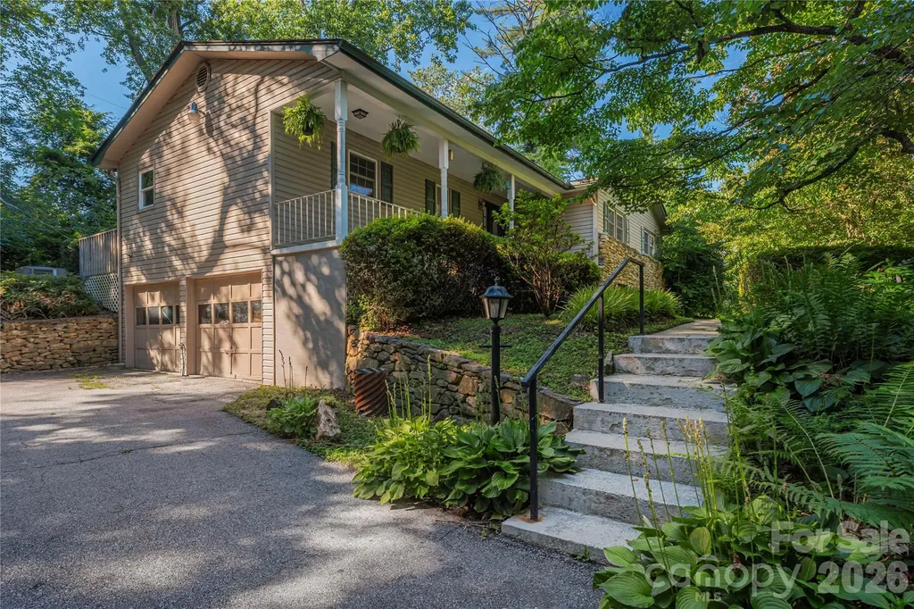 142 Whisperwood Drive Hendersonville NC 28791