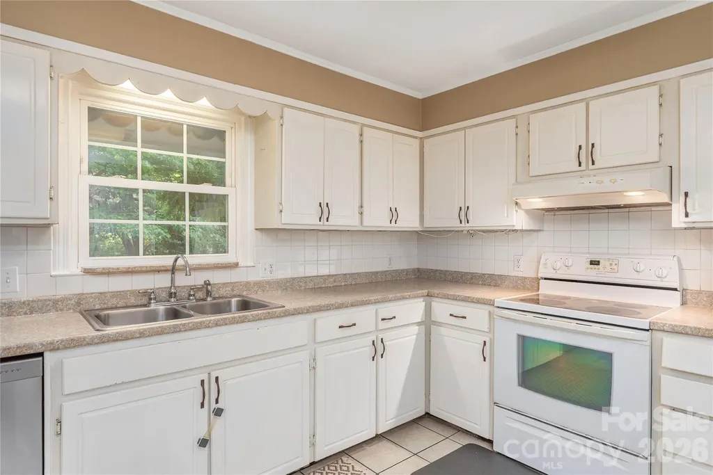 142 Whisperwood Drive Hendersonville NC 28791