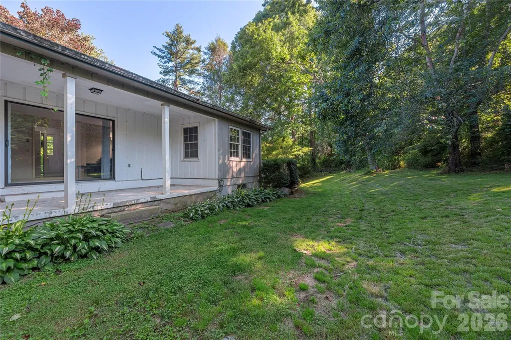142 Whisperwood Drive Hendersonville NC 28791