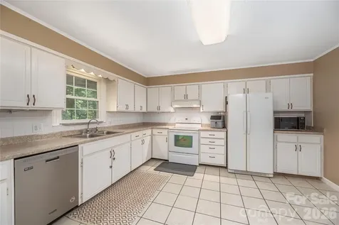 142 Whisperwood Drive Hendersonville NC 28791