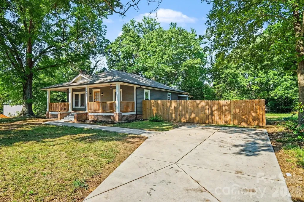 1601 Lawing Road Charlotte NC 28216