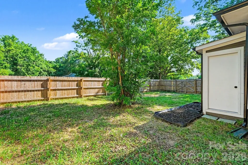 1601 Lawing Road Charlotte NC 28216