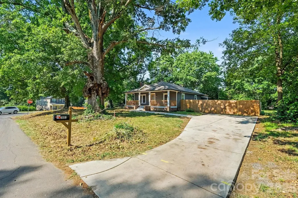 1601 Lawing Road Charlotte NC 28216