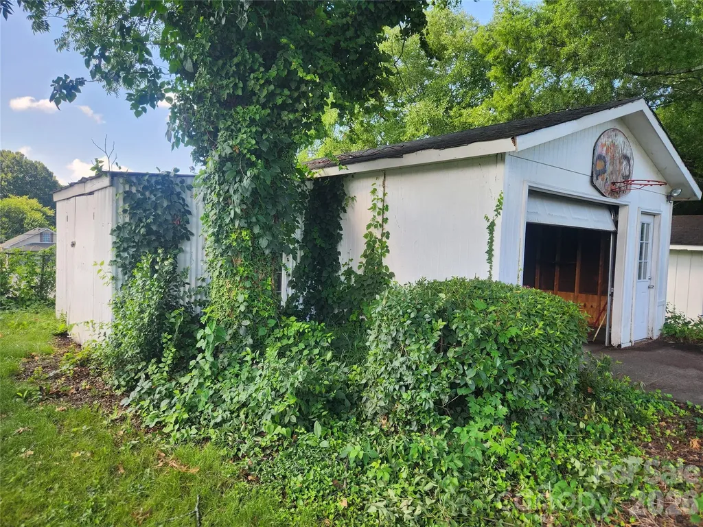 29 Brookwood Avenue NW Concord NC 28025
