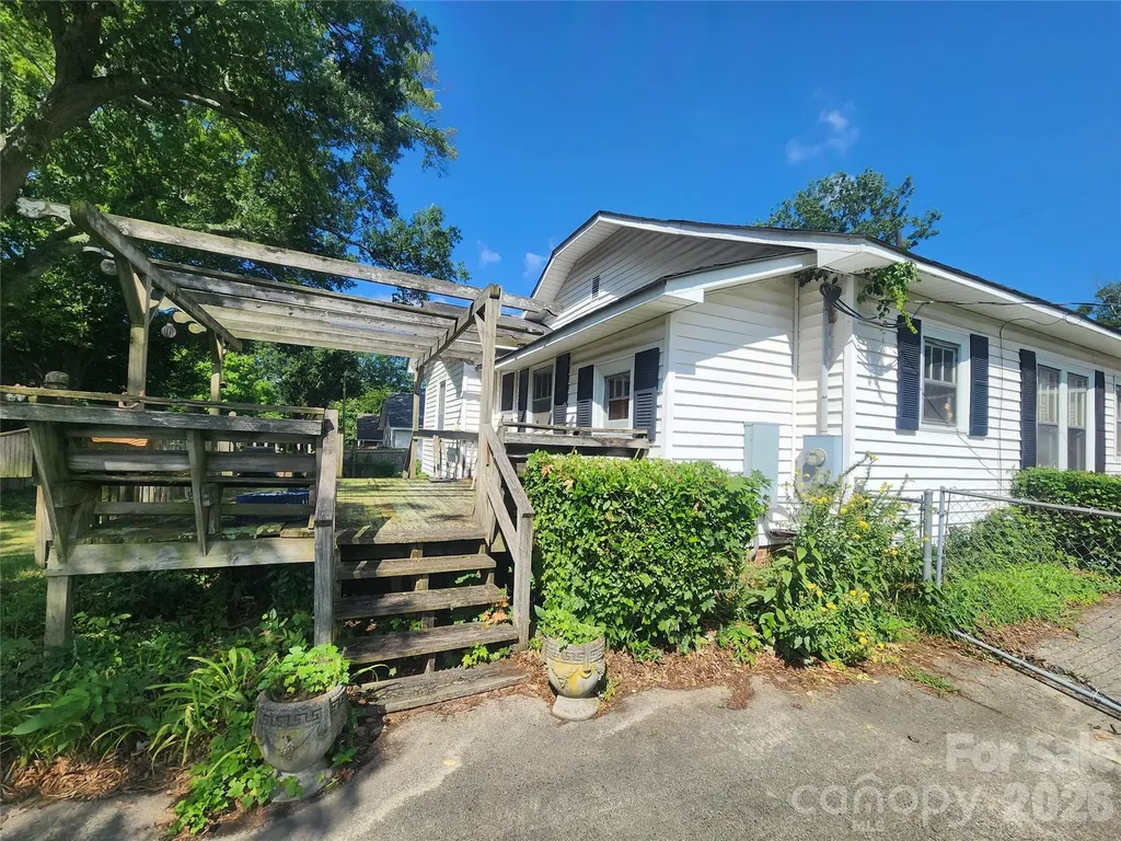 29 Brookwood Avenue NW Concord NC 28025