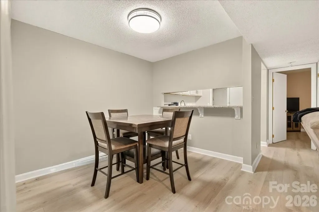 1608 Sharon Road W Charlotte NC 28210