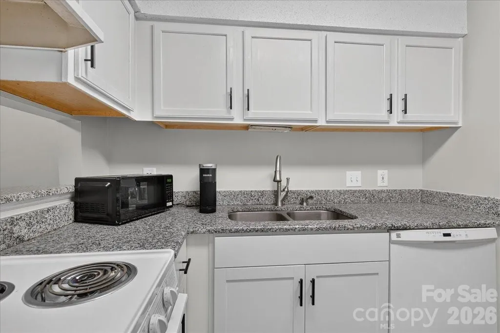1608 Sharon Road W Charlotte NC 28210
