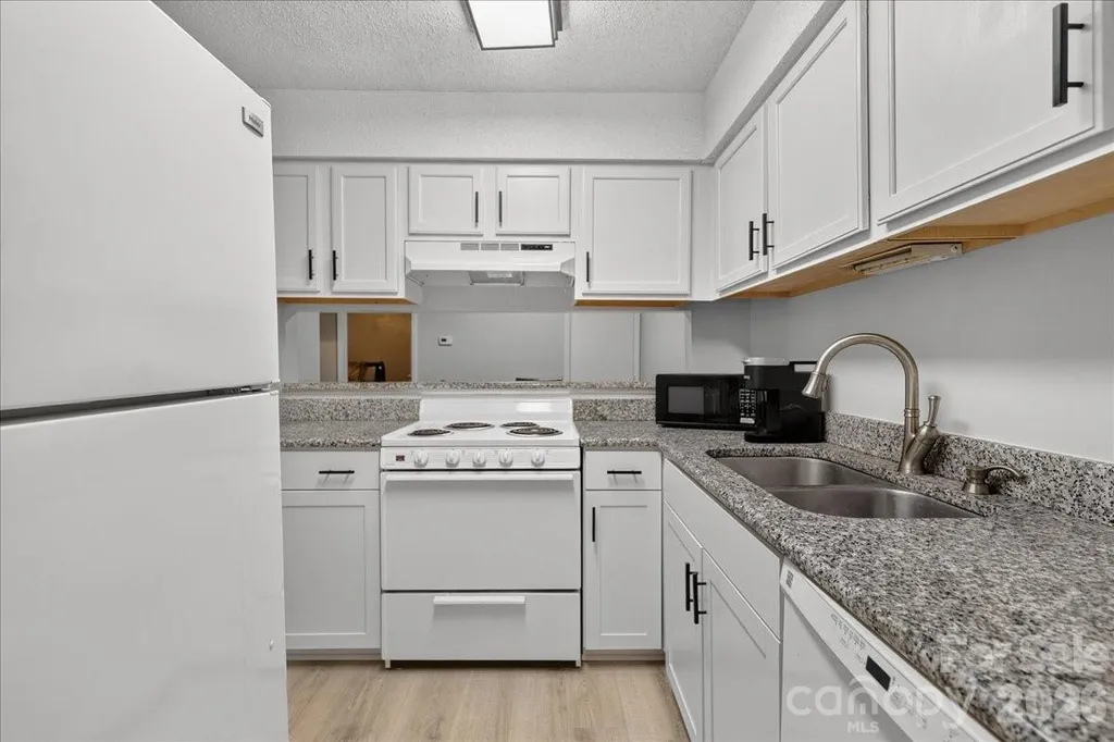 1608 Sharon Road W Charlotte NC 28210