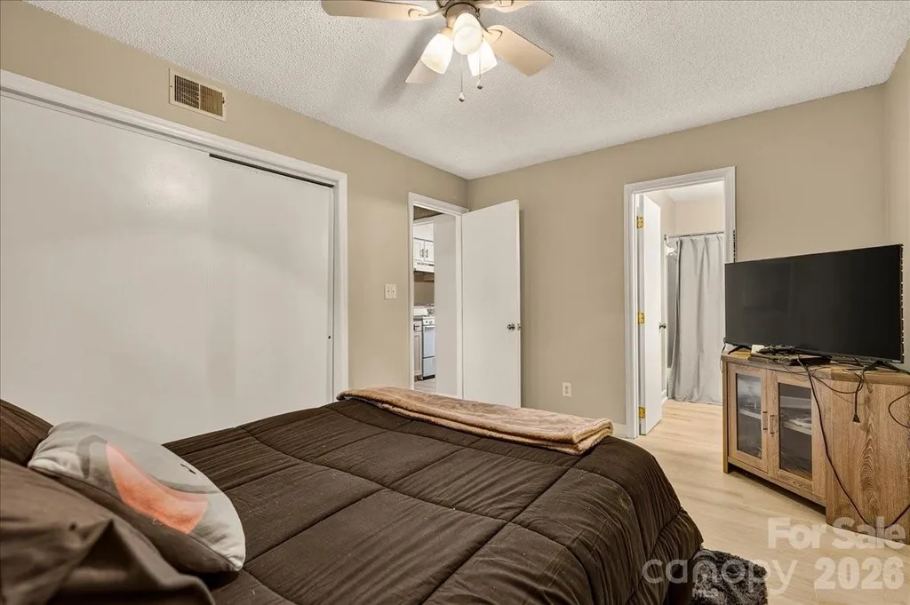 1608 Sharon Road W Charlotte NC 28210