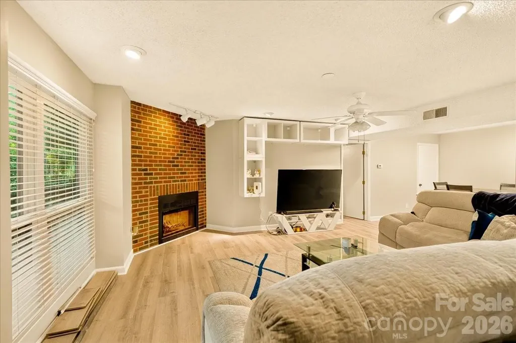 1608 Sharon Road W Charlotte NC 28210