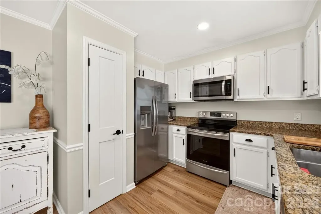 8610 Brookstead Drive Charlotte NC 28215