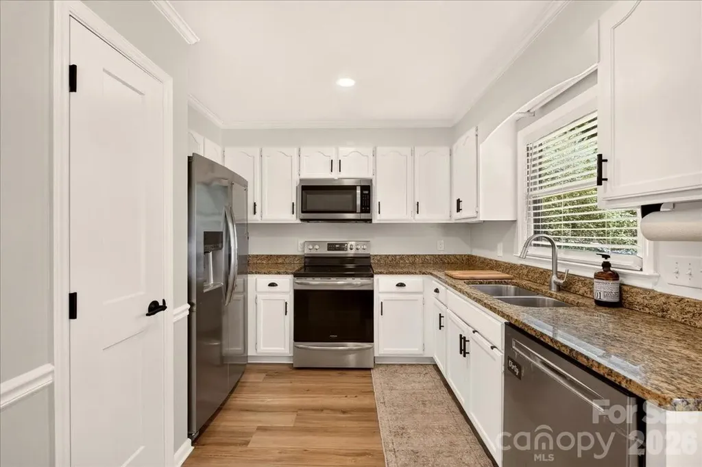 8610 Brookstead Drive Charlotte NC 28215