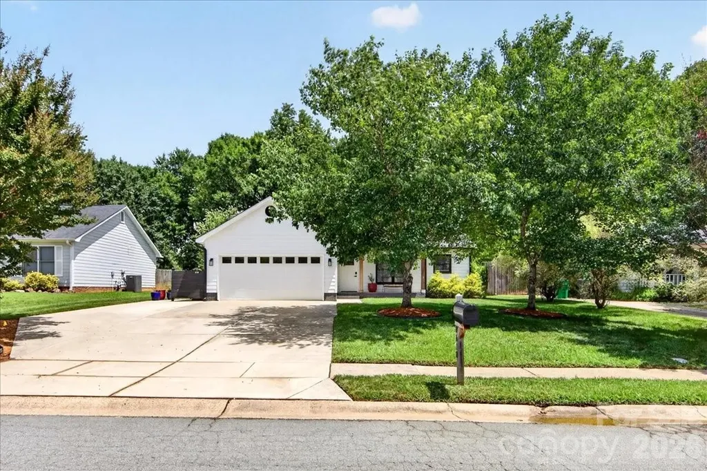 8610 Brookstead Drive Charlotte NC 28215