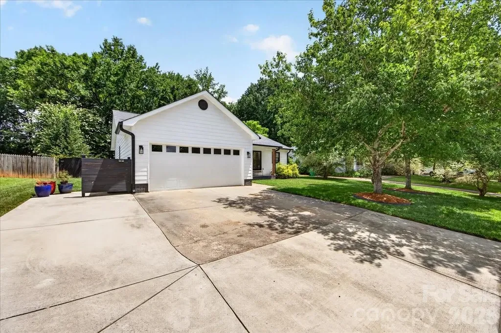 8610 Brookstead Drive Charlotte NC 28215