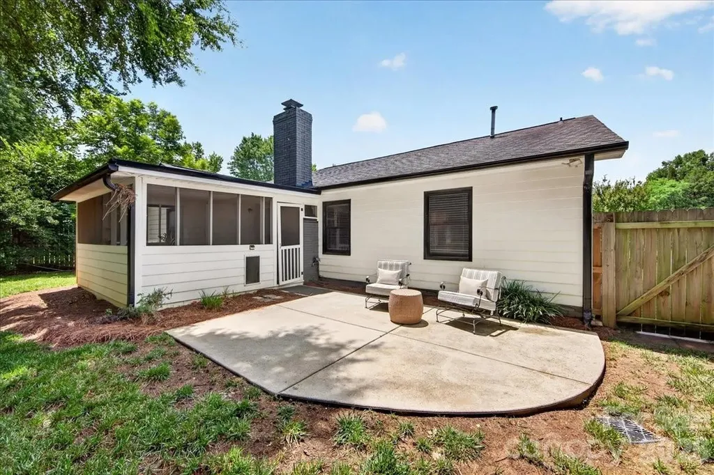8610 Brookstead Drive Charlotte NC 28215