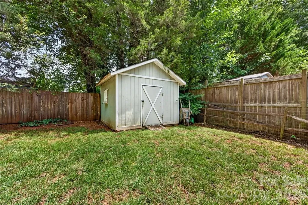 8610 Brookstead Drive Charlotte NC 28215