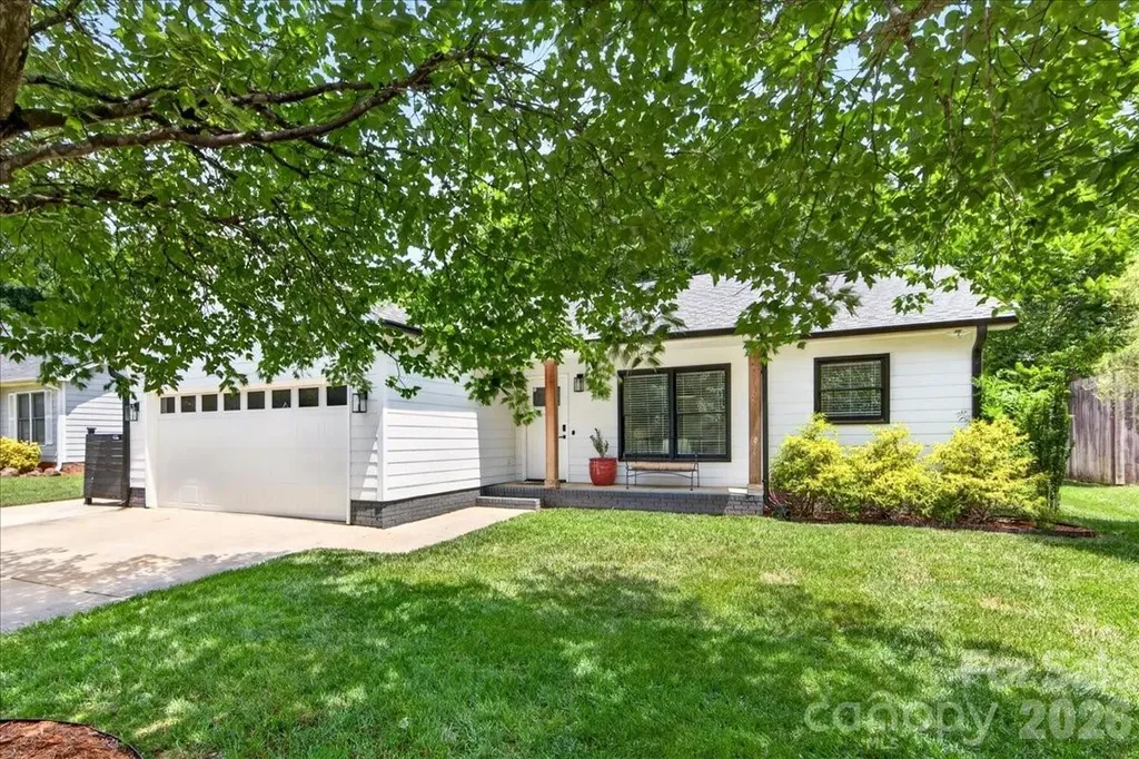 8610 Brookstead Drive Charlotte NC 28215