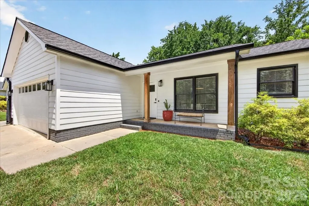 8610 Brookstead Drive Charlotte NC 28215