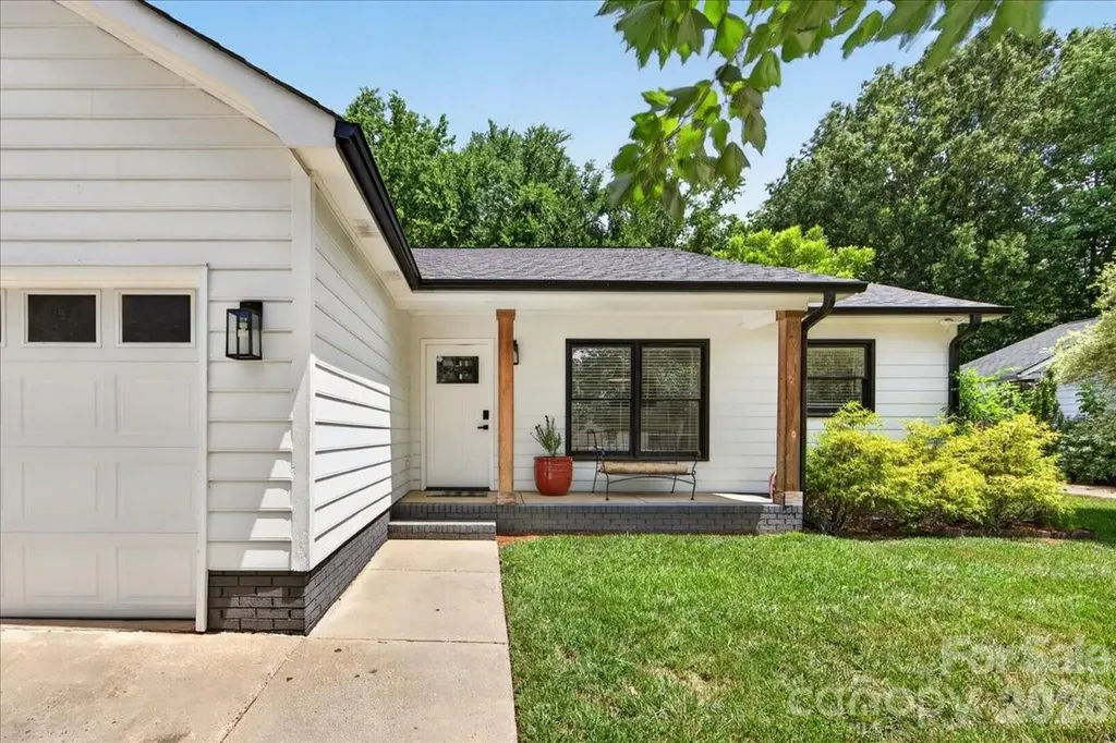 8610 Brookstead Drive Charlotte NC 28215