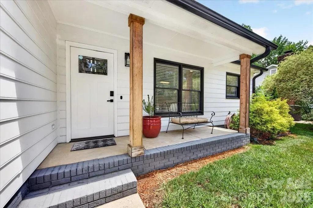 8610 Brookstead Drive Charlotte NC 28215
